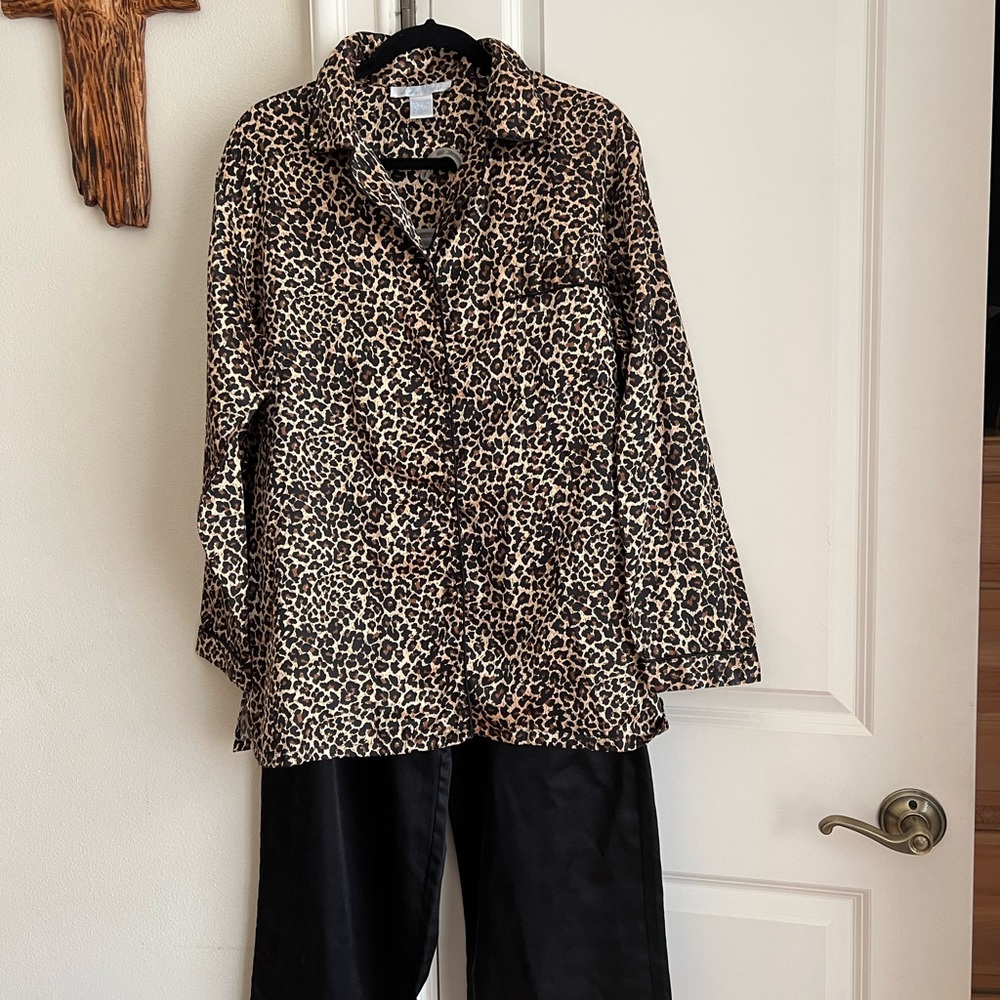 Brand new women’s pajama set.